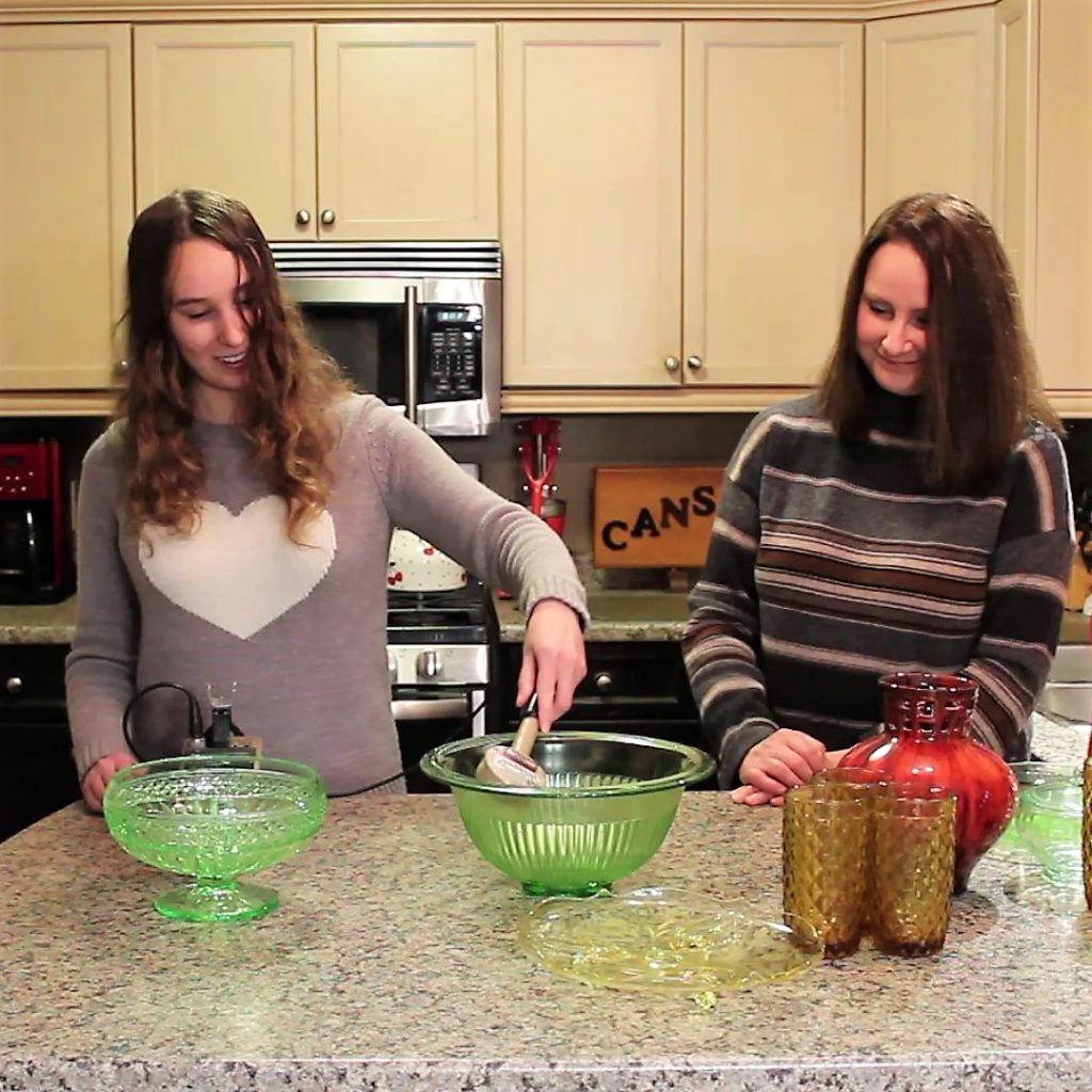 Measuring radioactivity in uranium glass